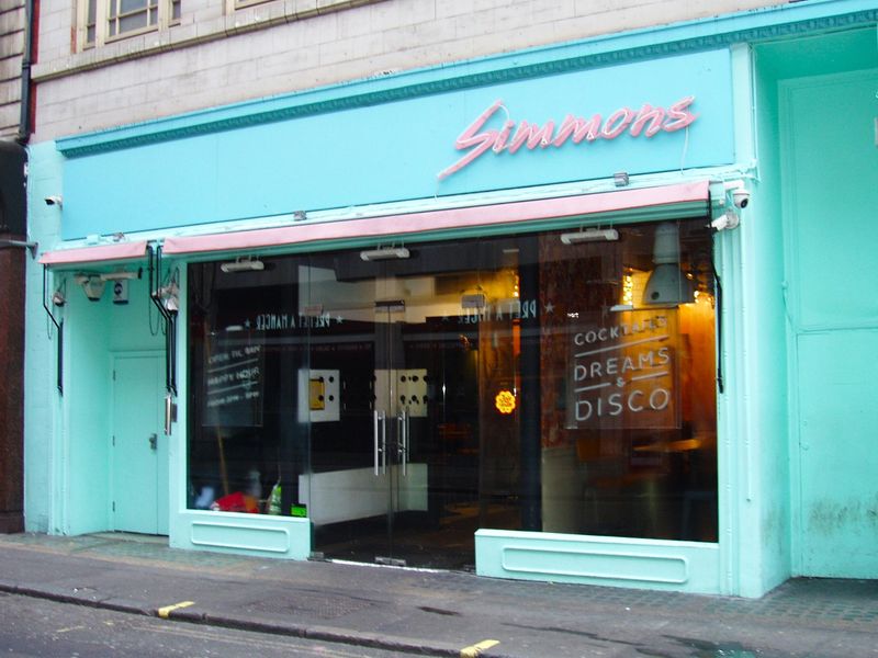 Simmons Oxford Circus Jan 2022. (Pub, External, Key). Published on 23-01-2022