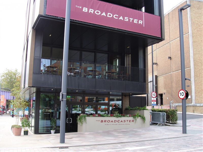 Broadcaster W12-2 Oct 2021. (Pub, External). Published on 24-10-2021