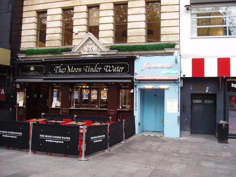 Simmons Leics Sq-3 Oct 2024. (Pub, External). Published on 06-10-2024