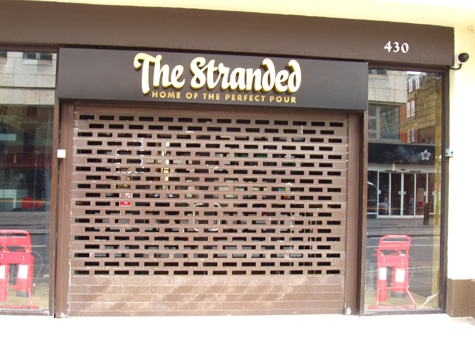 Stranded front entrance. (Pub, External, Key). Published on 29-06-2025