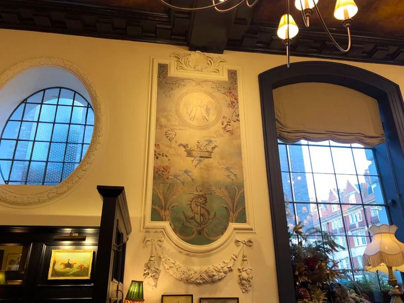 Trafalgar wall-1. (Pub). Published on 12-12-2025 