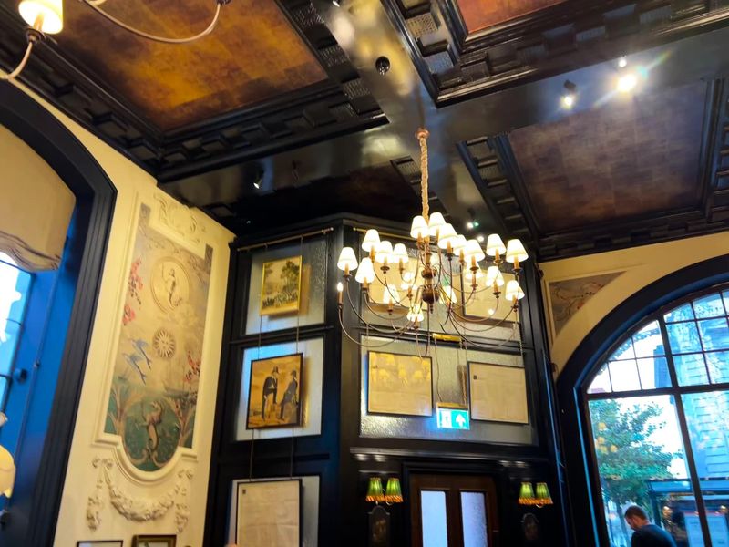 Trafalgar wall-2. (Pub). Published on 12-12-2025 