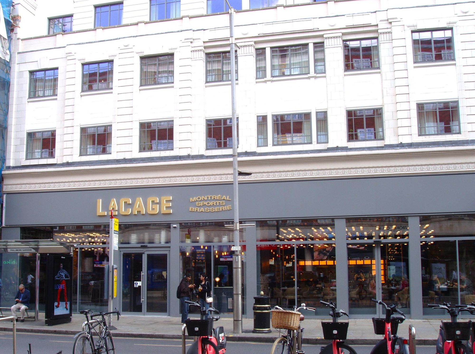 LaCage. (Pub, External, Key). Published on 15-09-2026