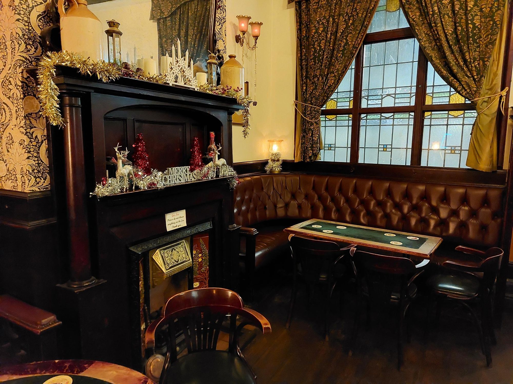 2025 Interior - Fire place. (Pub). Published on 03-04-2025