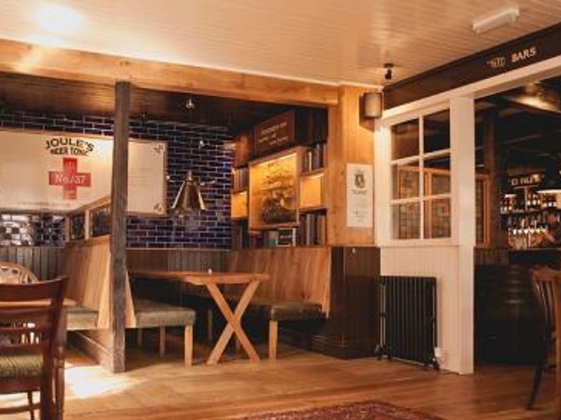(Pub, Bar). Published on 13-05-2016 