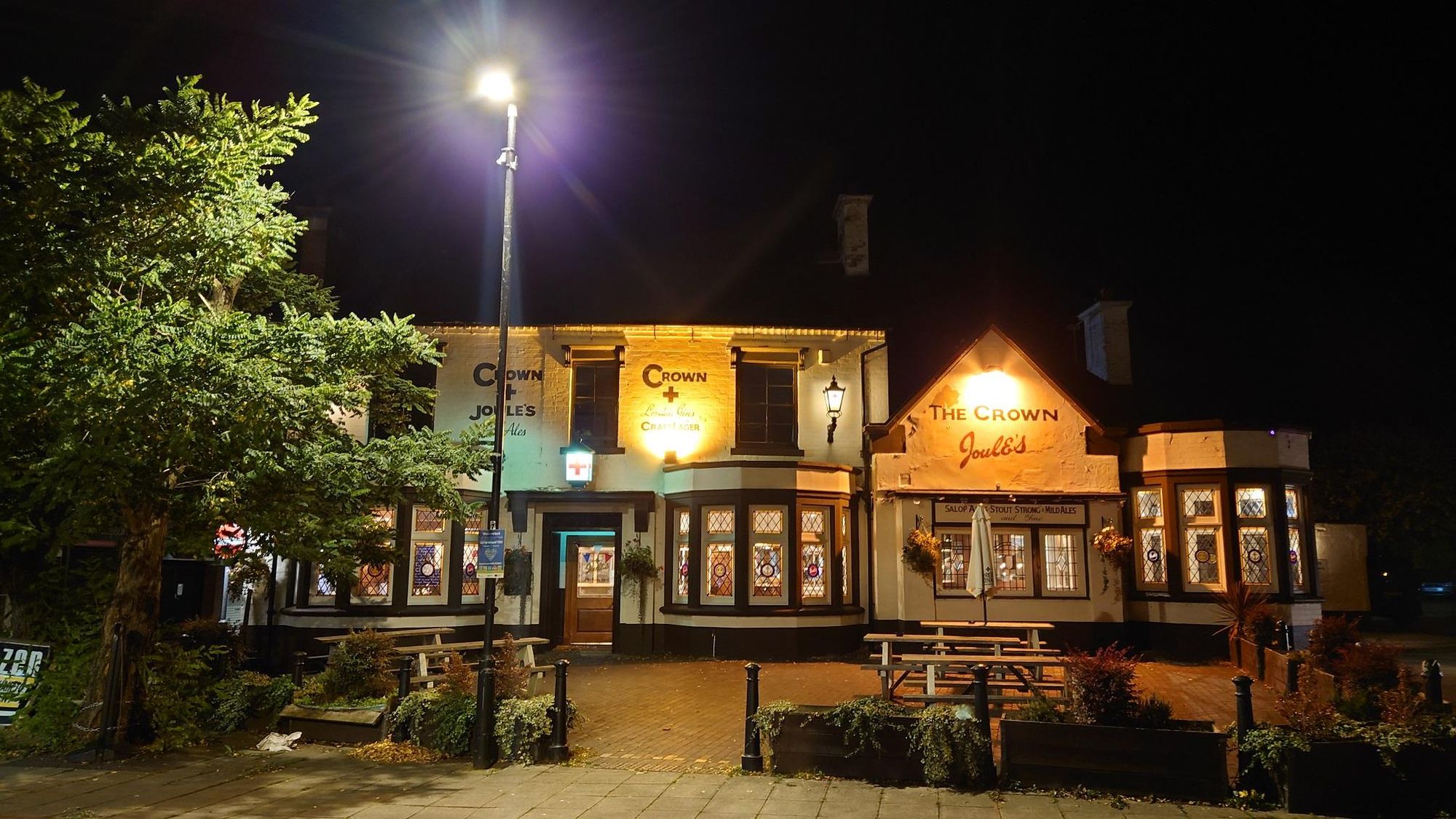 Frontage nightime 2022. (Pub, External). Published on 16-10-2022