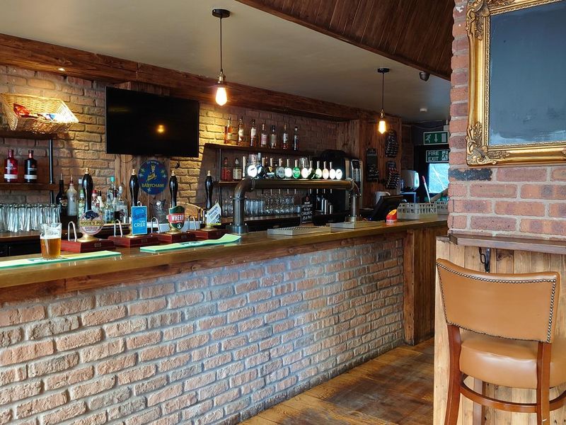 (Pub, Bar). Published on 27-11-2022