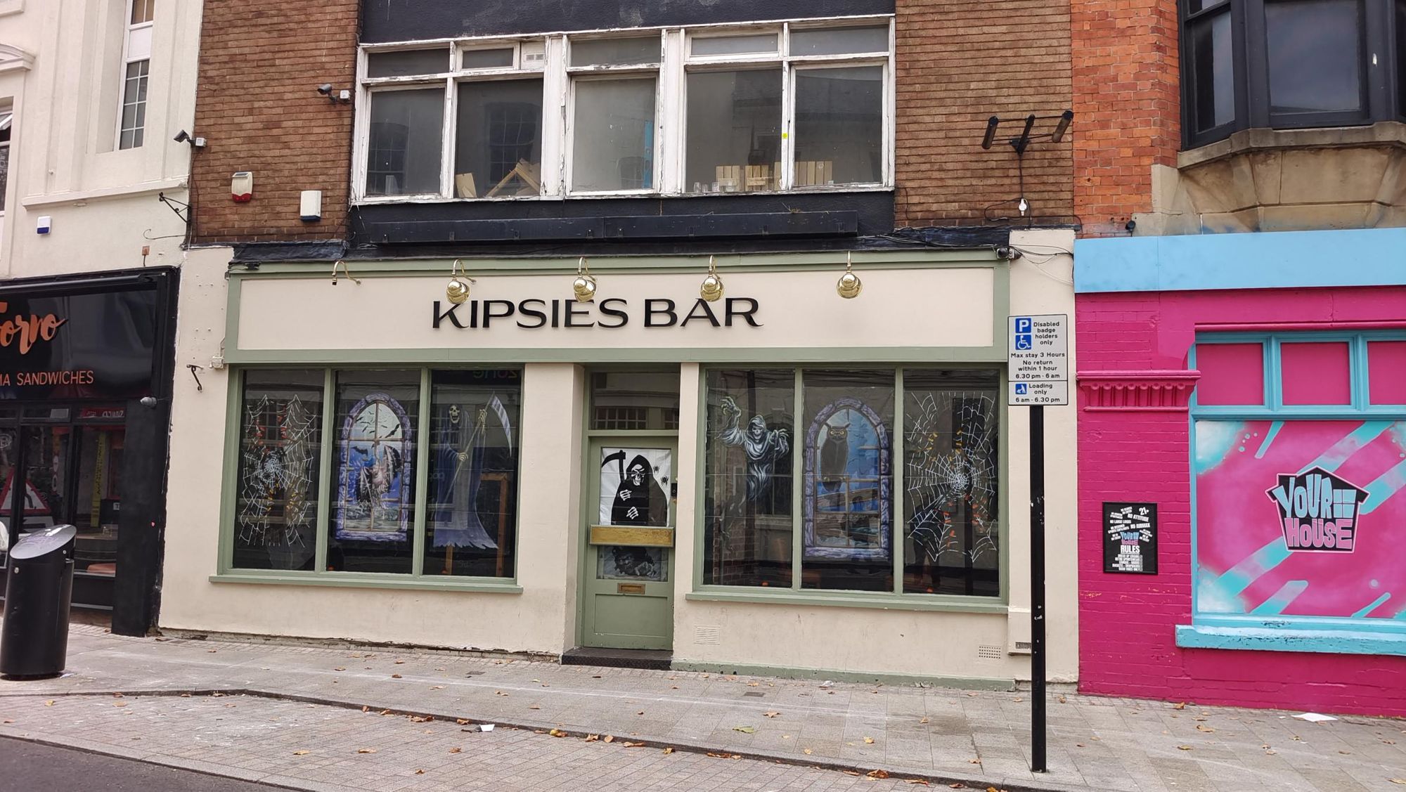 Frontage 2025. (Bar). Published on 19-10-2025