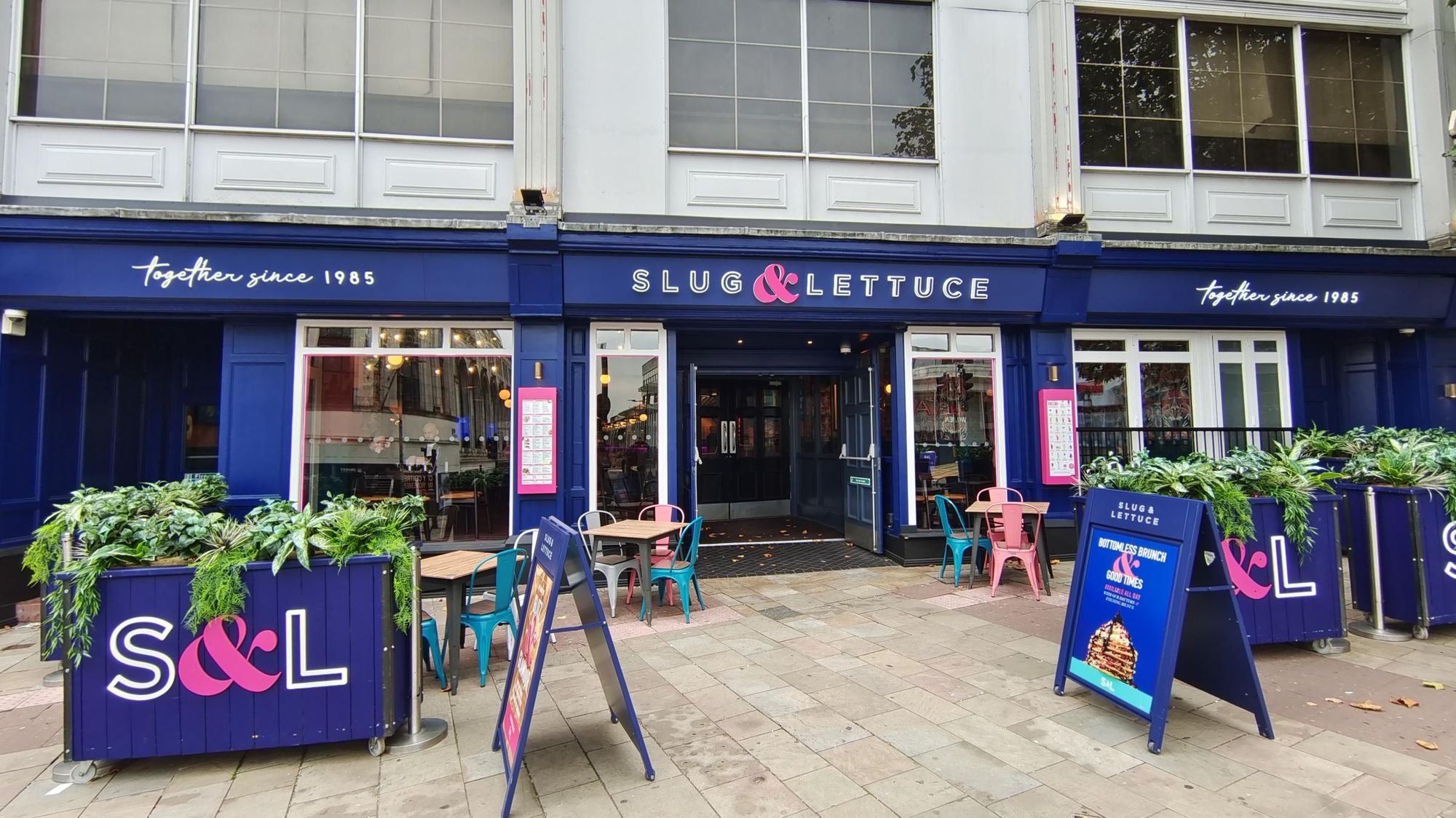 Frontage 2025. (Bar). Published on 19-10-2025