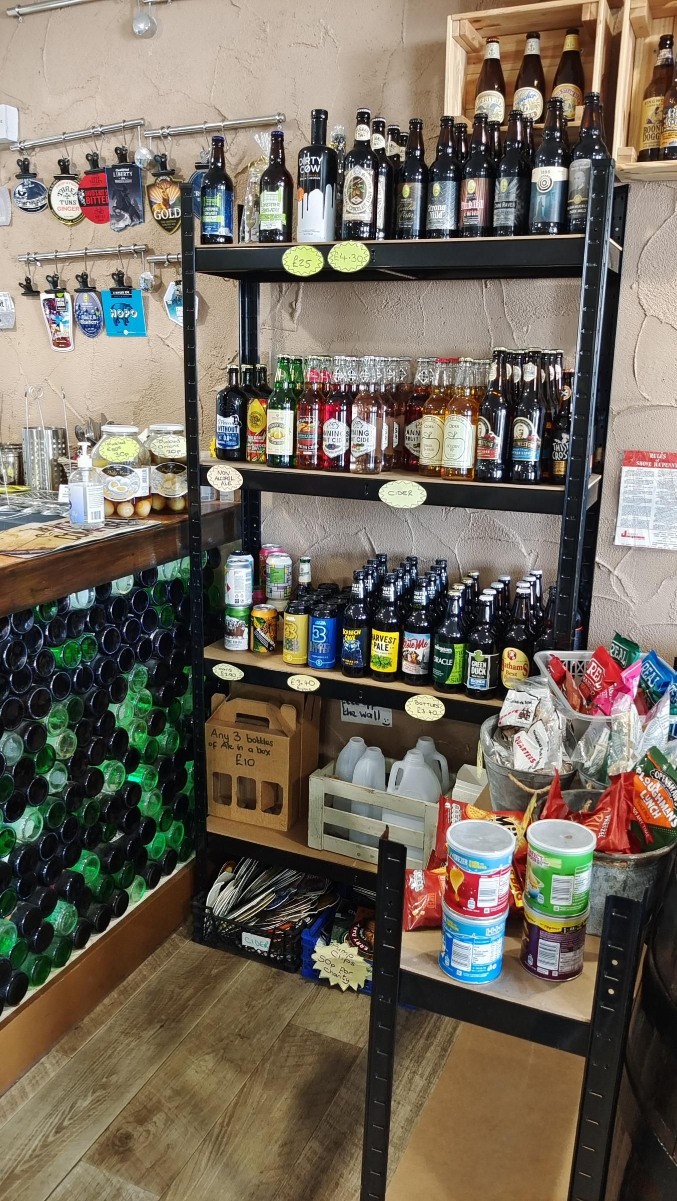 Bottle shop. (Bar). Published on 08-08-2022
