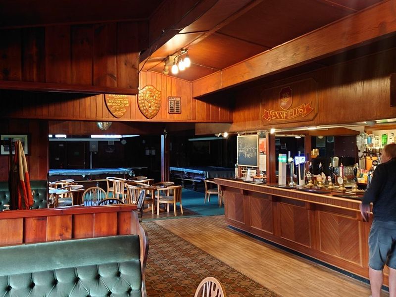 (Pub, Bar). Published on 26-10-2022 