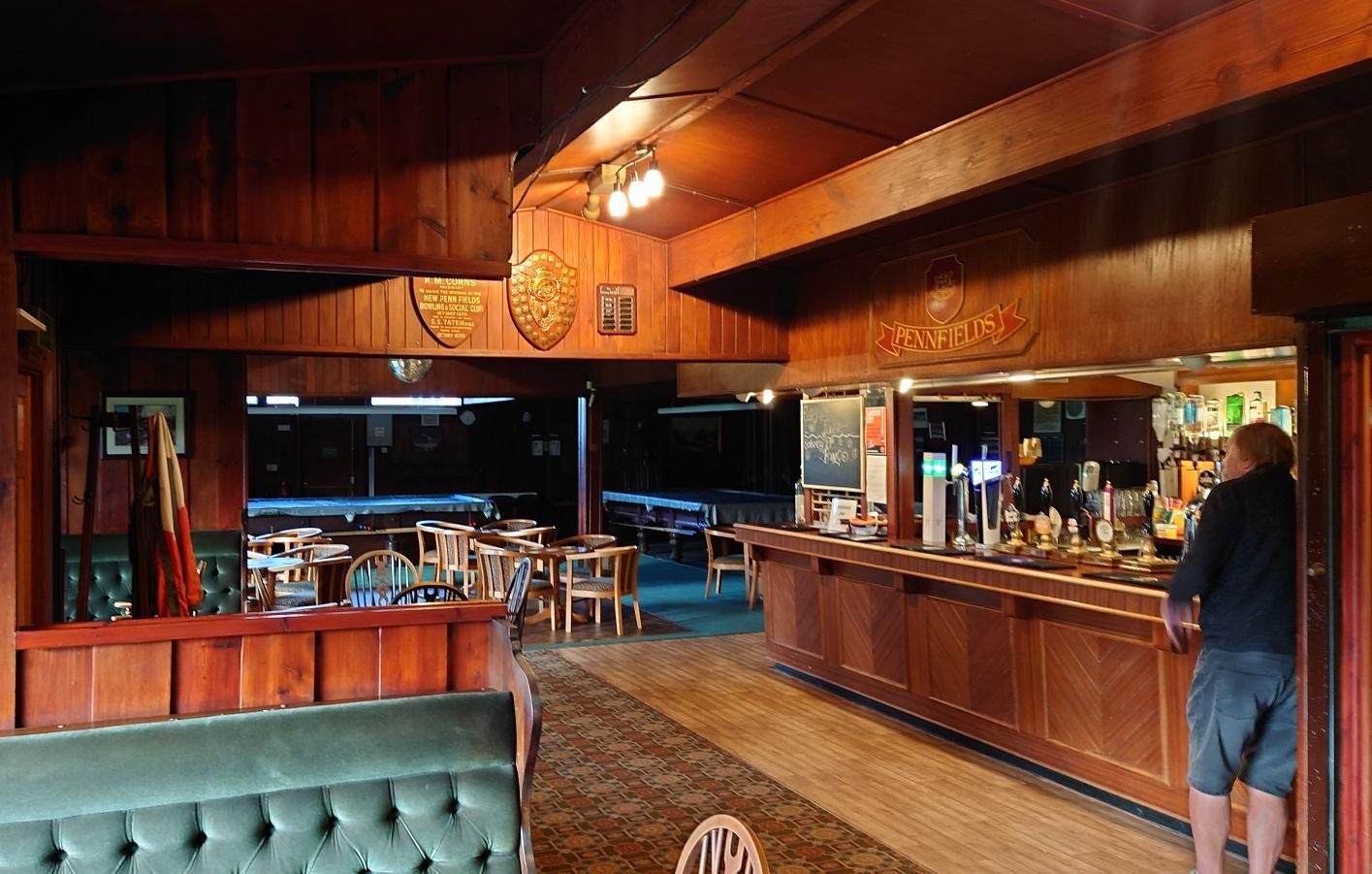 (Pub, Bar). Published on 26-10-2022