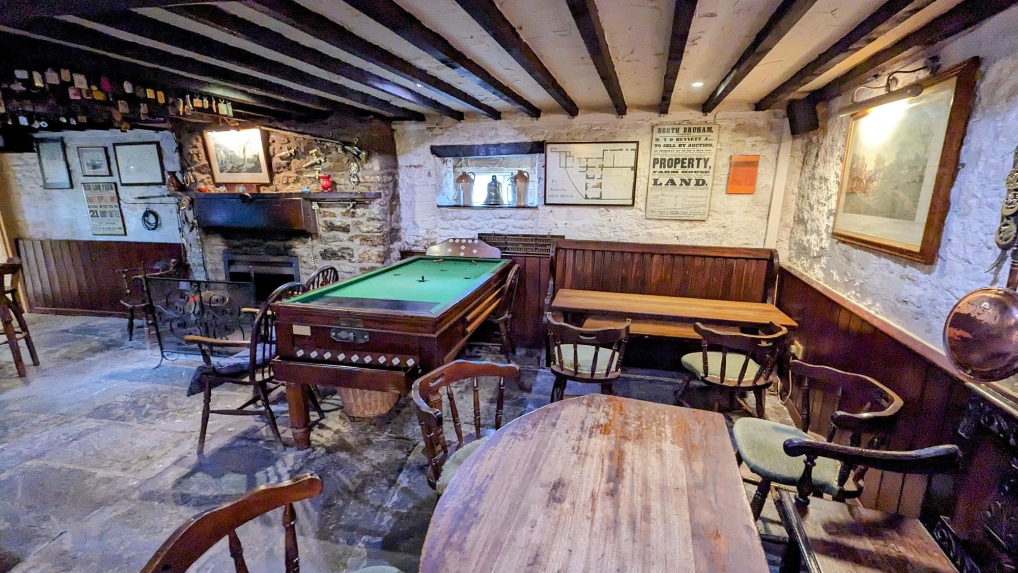 Cellar bar and bar billiards. (Bar). Published on 16-05-2024