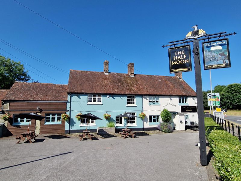 Half Moon Inn, Shaftesbury (Photo: Bruce Mead 03/07/2025). (Pub, External, Key). Published on 03-08-2025