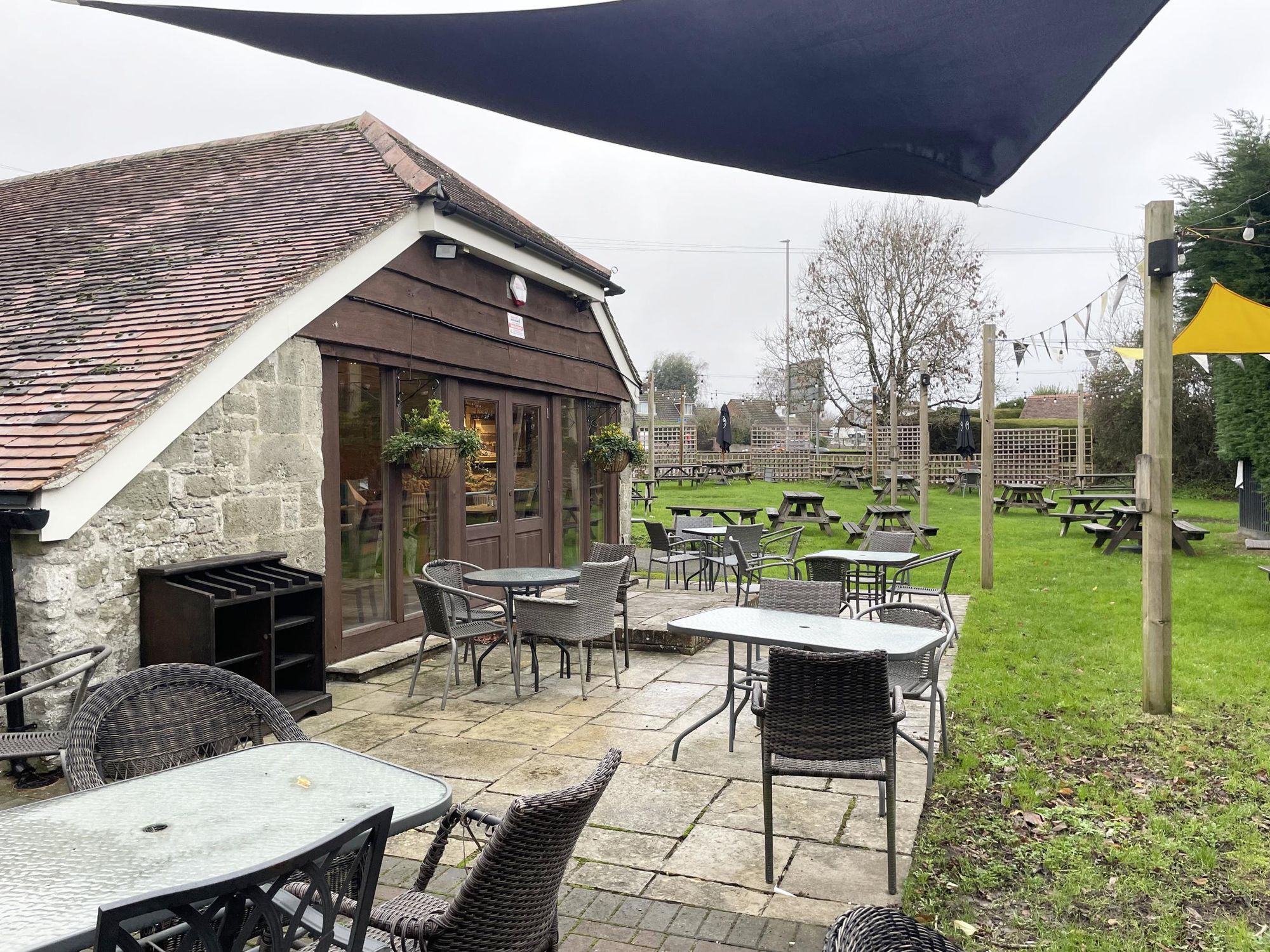 Half Moon Inn, Shaftesbury (Photo: Nick Yarwood 24/11/2025). (Pub, Garden). Published on 24-12-2025