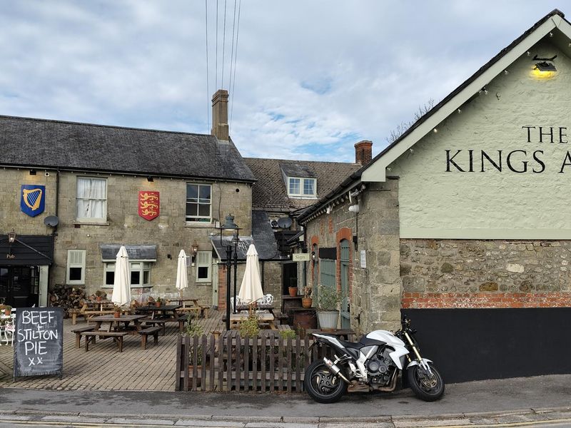 Kings Arms, Shaftesbury (Photo: Alan Molloy 22/10/2025). (Pub, External, Garden, Key). Published on 20-11-2025