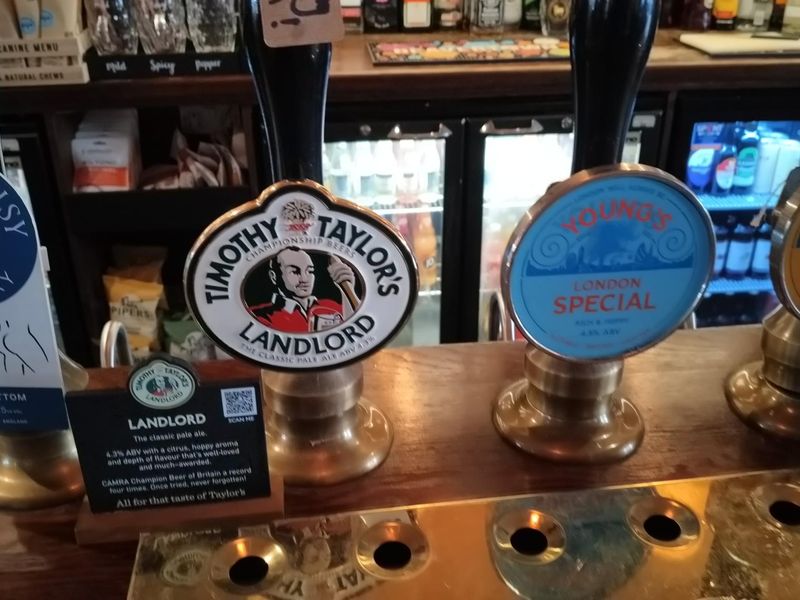 Mitre, Shaftesbury (Photo: Alan Molloy 22/10/2025). (Bar). Published on 20-11-2025 