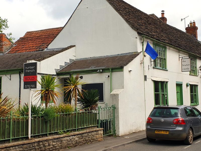 2020 - as the Bruton Castle up for sale. (Pub, External, Key). Published on 13-05-2025 