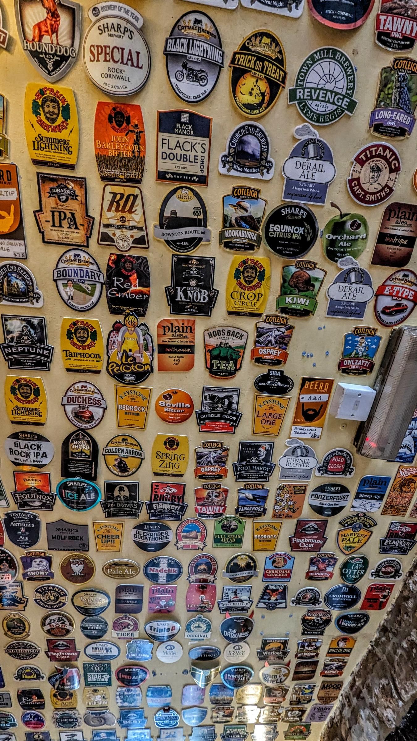 Pump Clips on Bar Ceiling. (Bar). Published on 16-05-2024