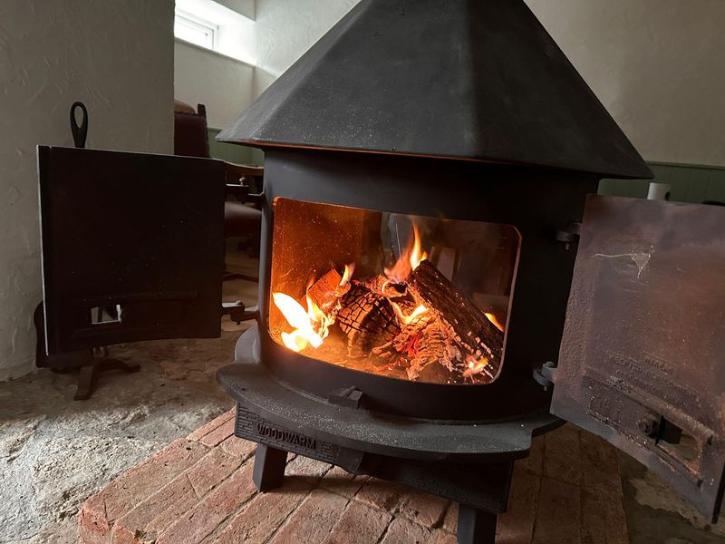 Wood burning Stove. (Bar). Published on 26-11-2025 