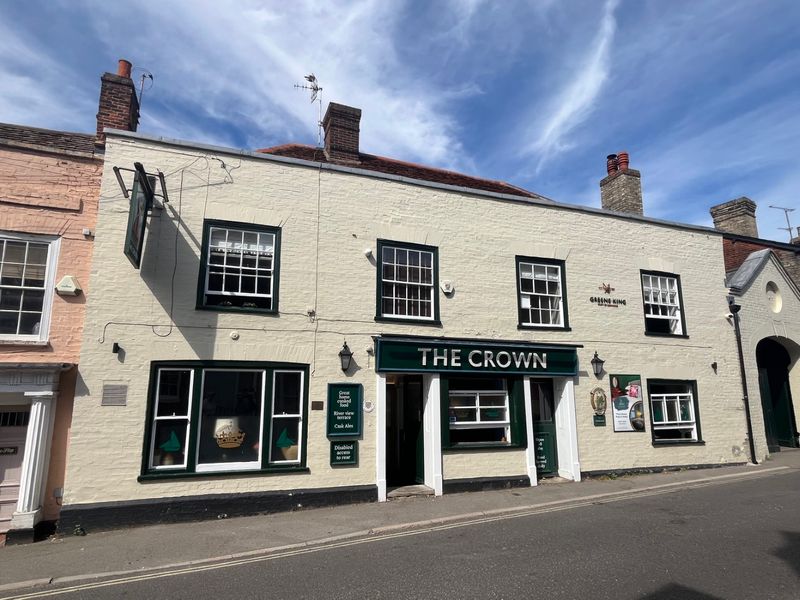 The Crown, Manningtree. (Pub, External). Published on 07-11-2026