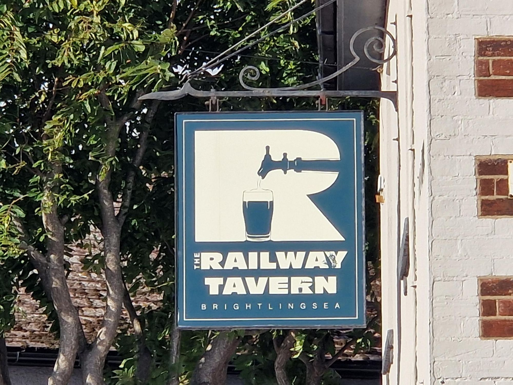 Railway Tavern, Brightlingsea. (Pub, Sign). Published on 01-01-1970