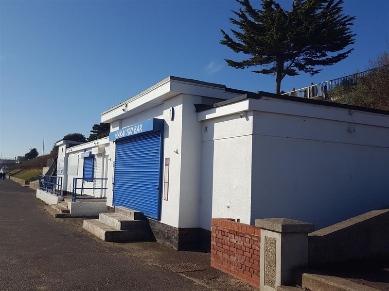 Makai Tiki Bar, Clacton. (Pub, External). Published on 01-01-1970