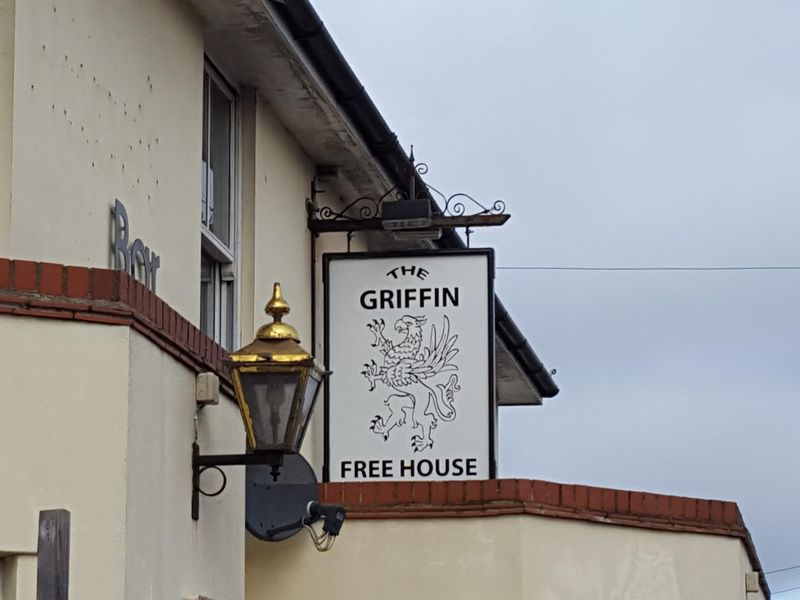 The Griffin (sign), Clacton. (Pub, Sign). Published on 11-11-2017