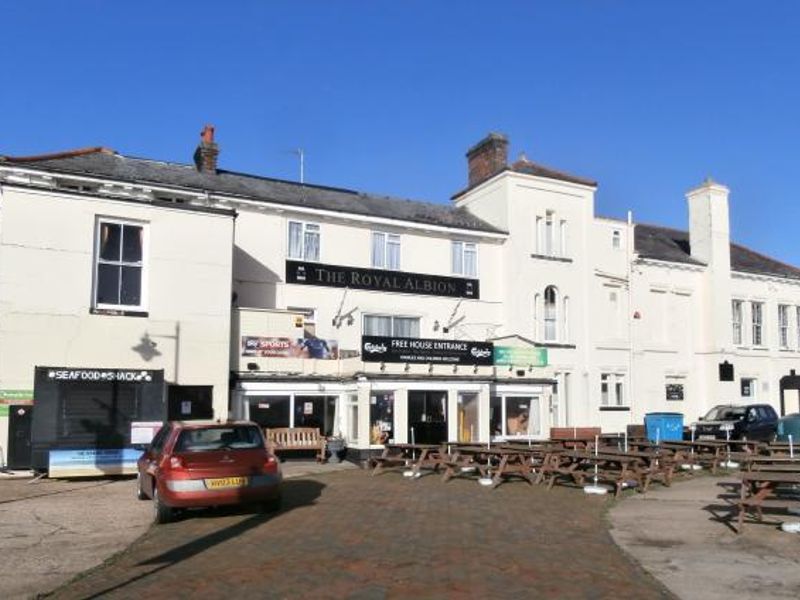 Royal Albion at Walton-on-the-Naze. (Pub, External, Key). Published on 02-01-2014