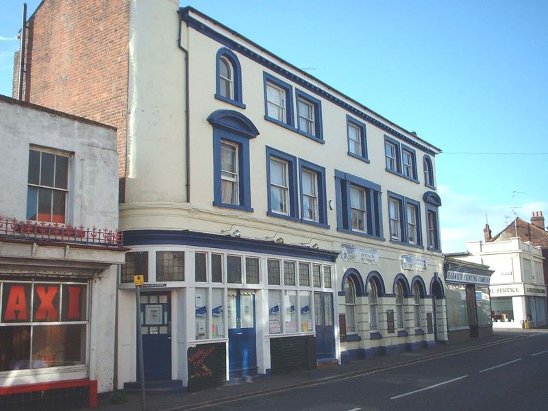 Queens Hotel, Dovercourt. (Pub, External, Key). Published on 10-02-2005