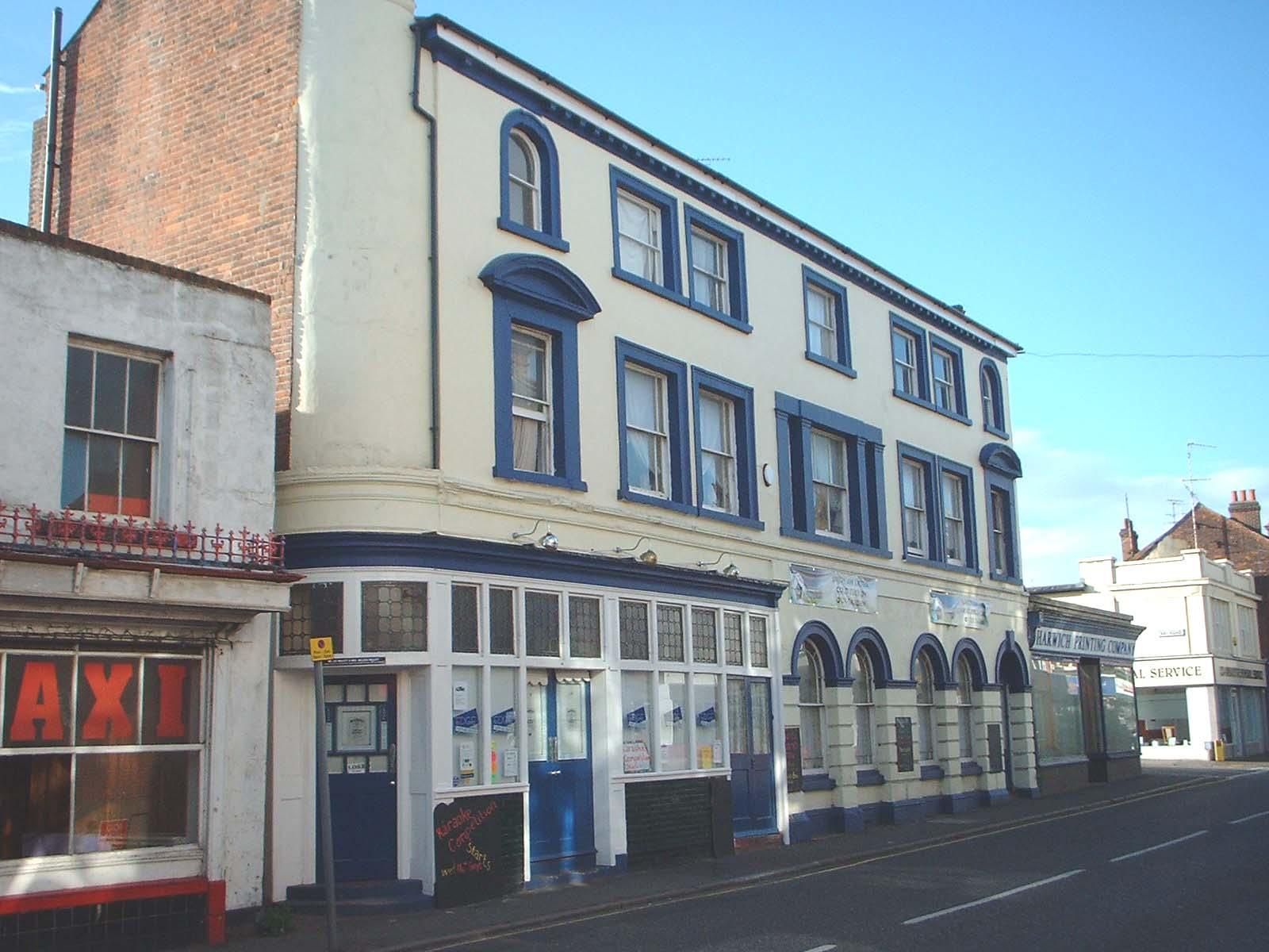 Queens Hotel, Dovercourt. (Pub, External, Key). Published on 10-02-2005