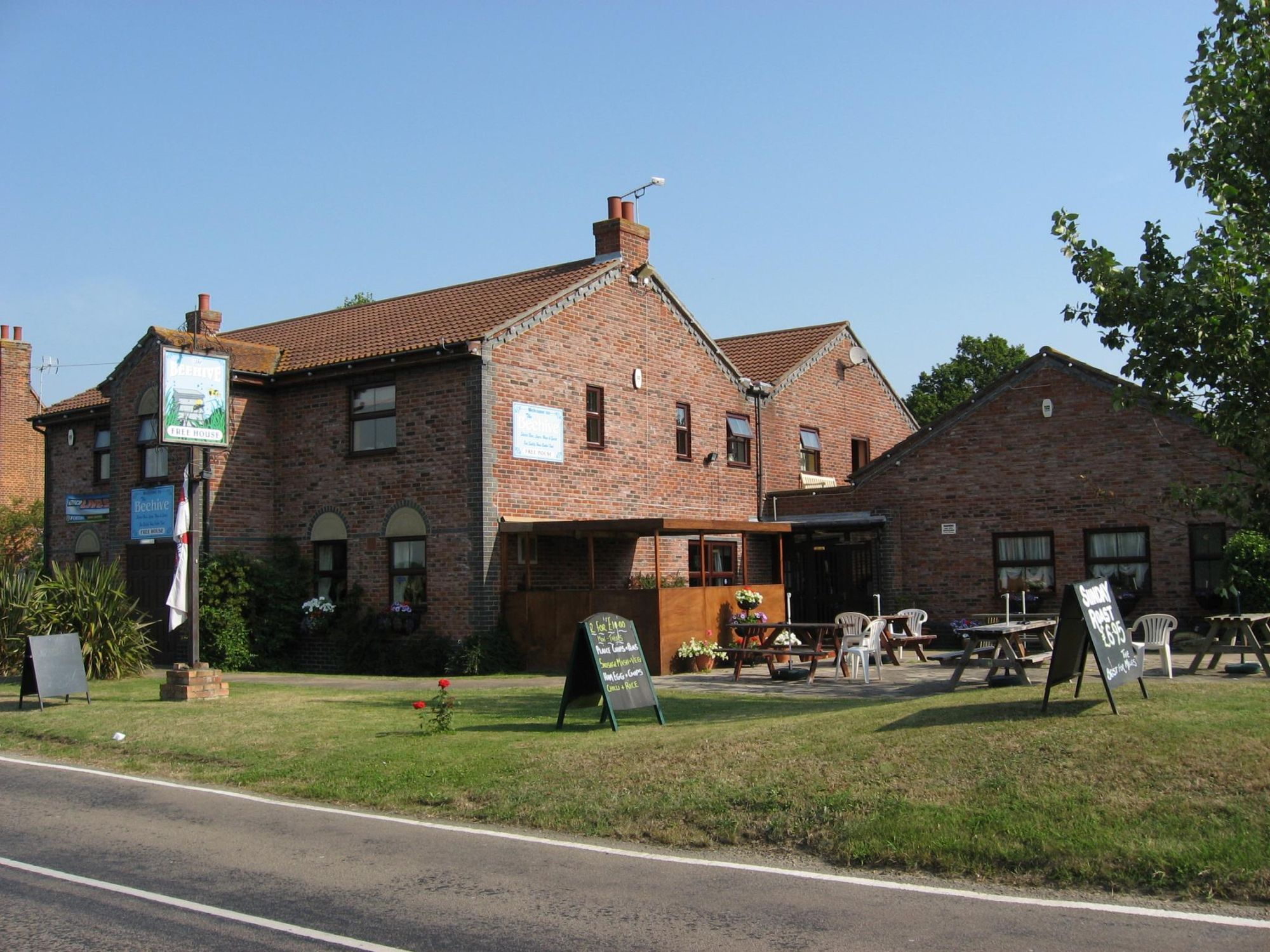 Beehive Inn, St Osyth Heath. (Pub, External, Key). Published on 01-01-1970