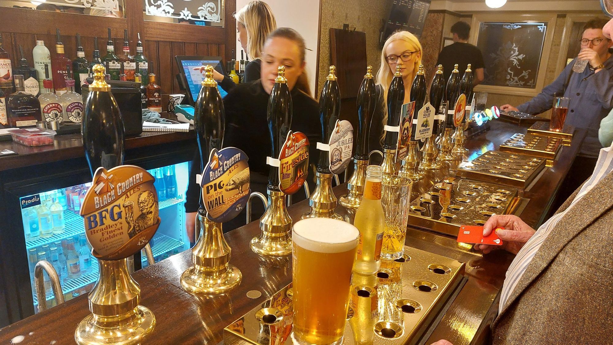(Pub, Bar). Published on 23-10-2025