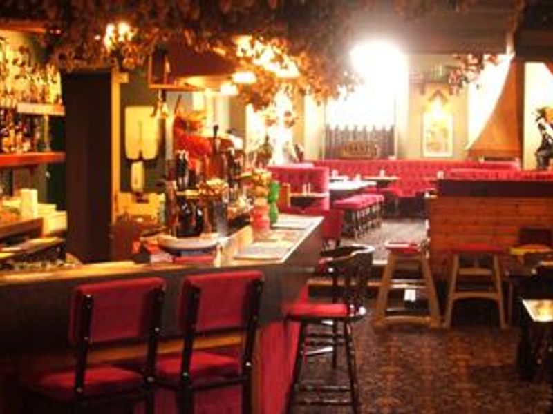 (Pub, Bar). Published on 13-11-2014 