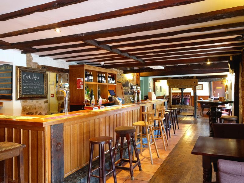 (Pub, Bar). Published on 05-06-2017