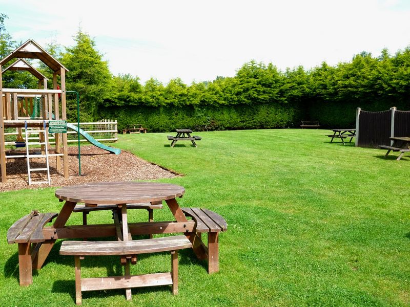 (External, Garden). Published on 05-06-2017