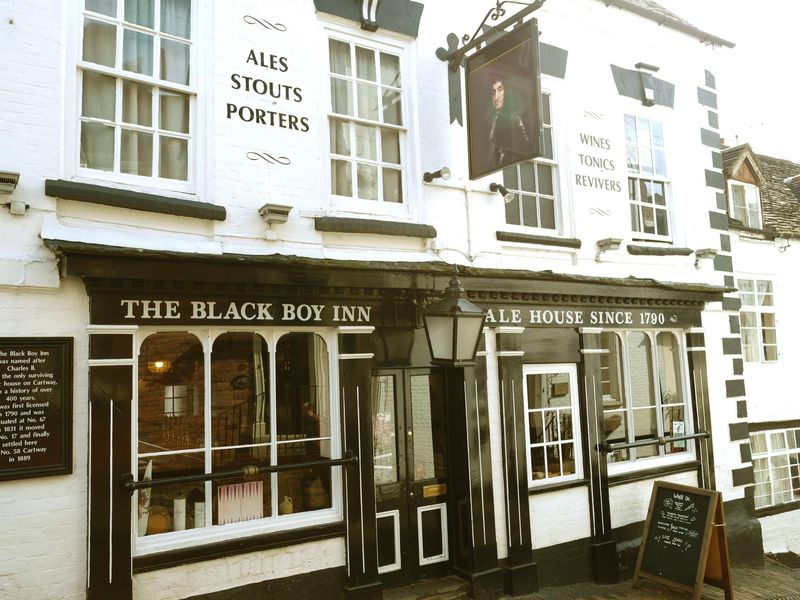 (Pub, External, Sign). Published on 25-03-2017 