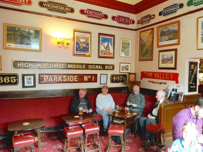 (Pub, Bar). Published on 02-05-2017
