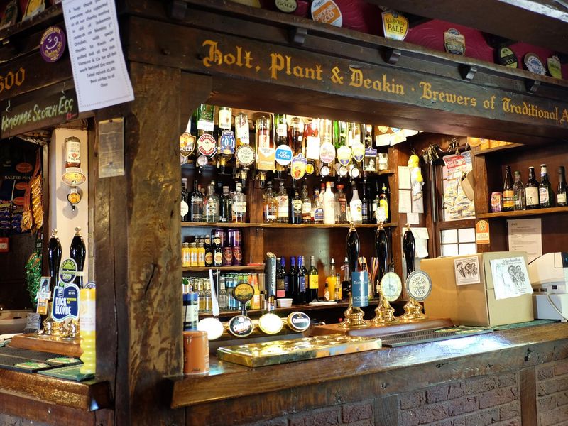 (Pub, Bar). Published on 16-10-2016 