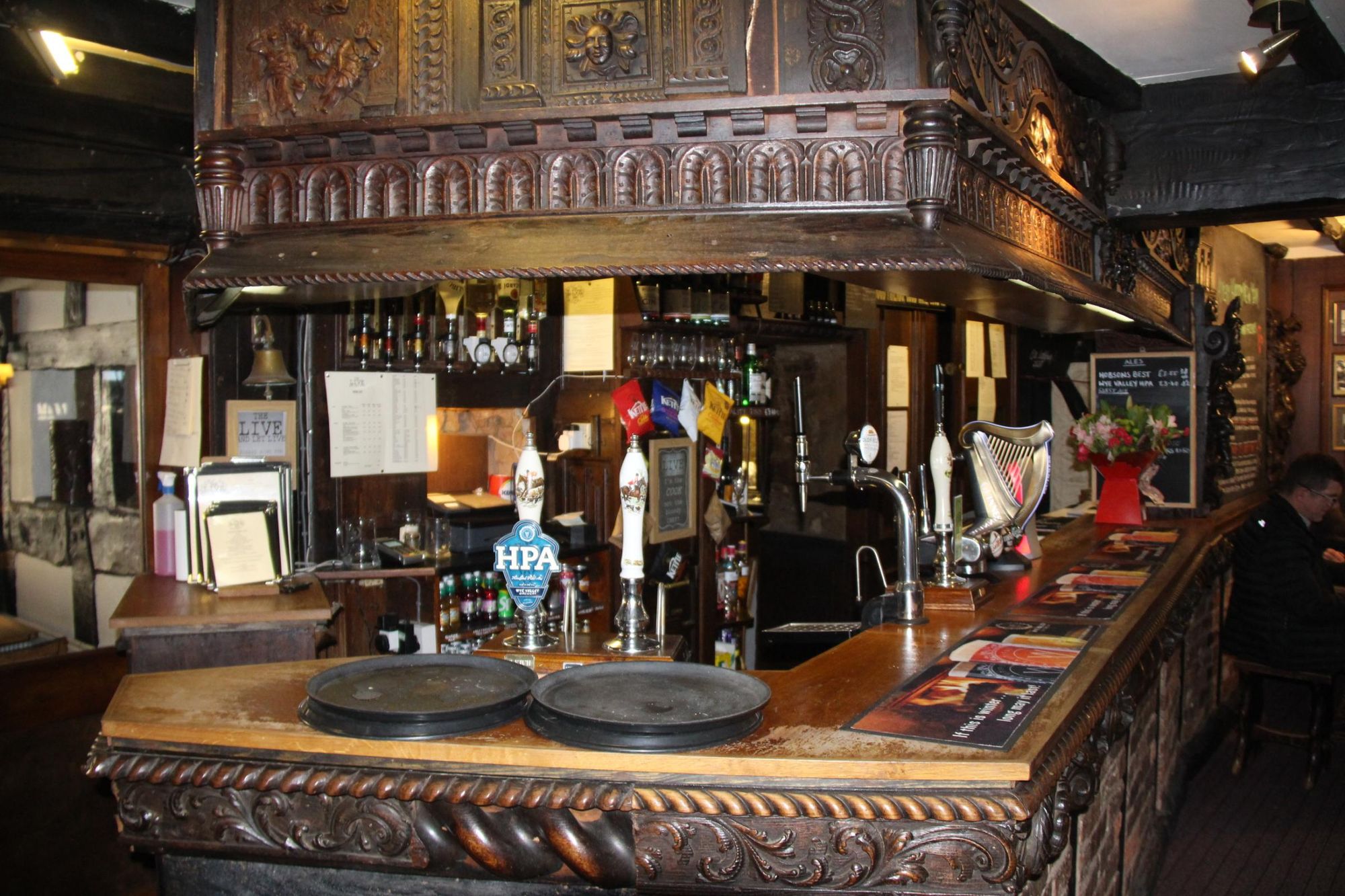 (Pub, Bar). Published on 24-02-2023