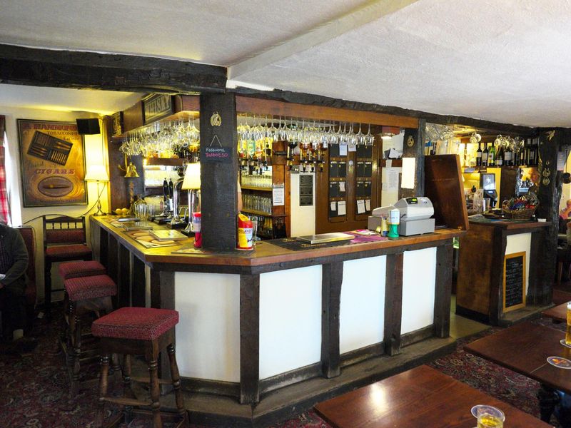 (Pub, Bar). Published on 15-10-2018 