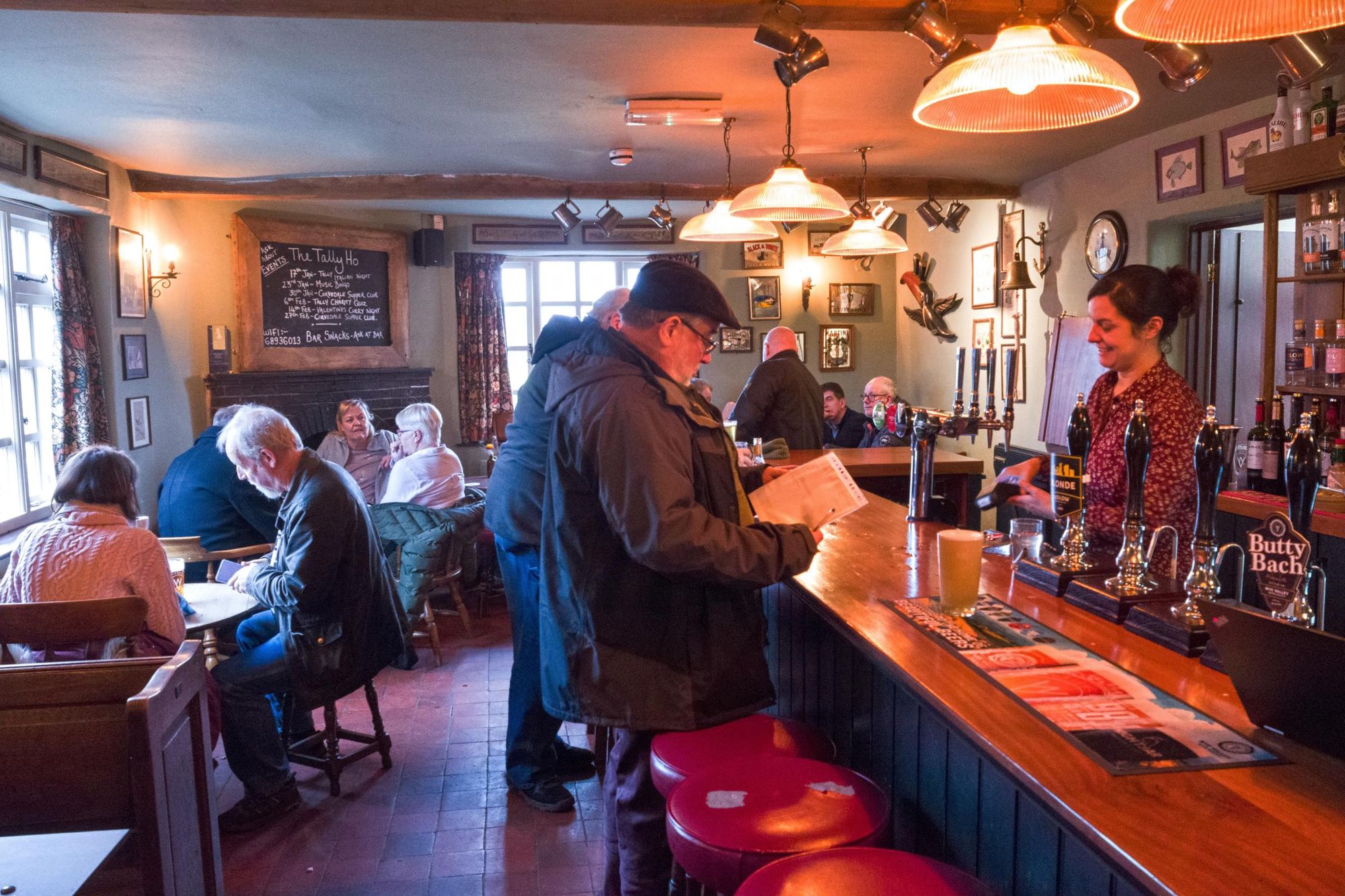 Tally Ho: the bar. (Pub, Bar, Customers). Published on 23-01-2025