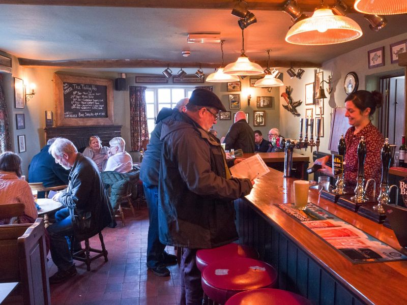 Tally Ho: the bar. (Pub, Bar, Customers). Published on 23-01-2025 