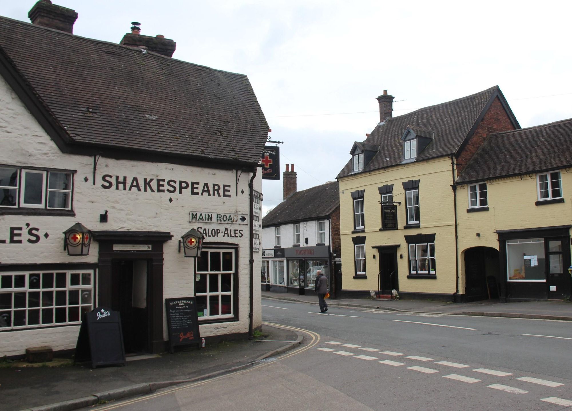 White Lion opposite the Shakespeare. (Pub, External). Published on 09-04-2024