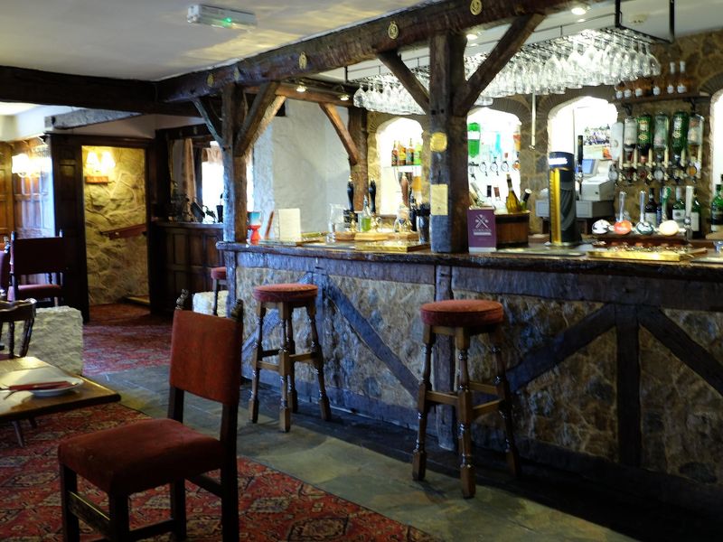 (Pub, Bar). Published on 30-10-2016 