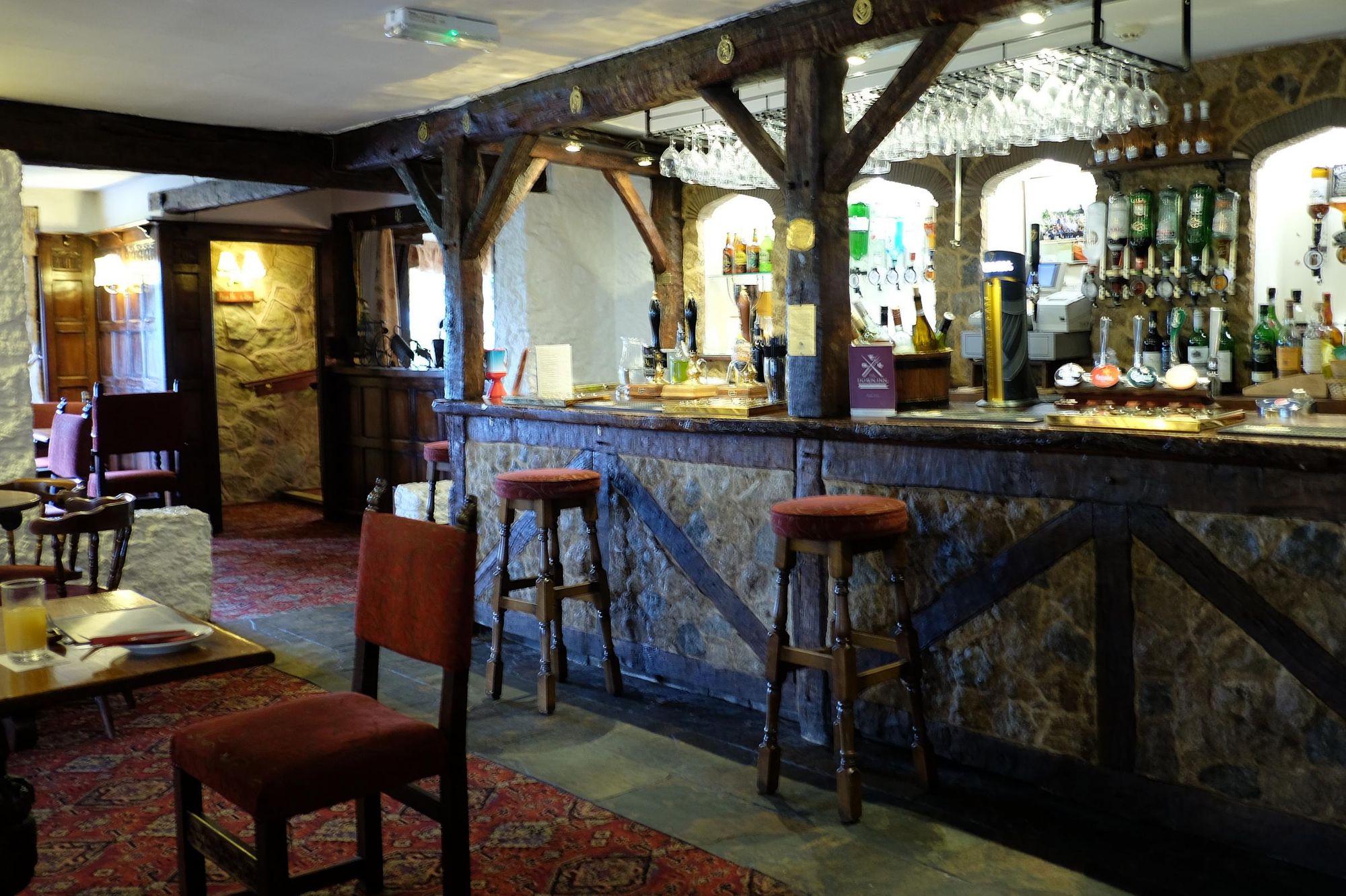 (Pub, Bar). Published on 30-10-2016