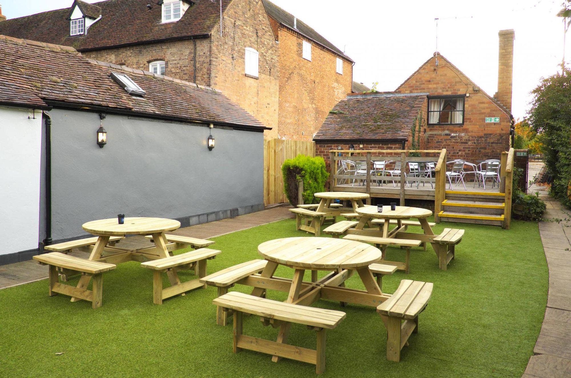 (Pub, Garden). Published on 08-10-2018