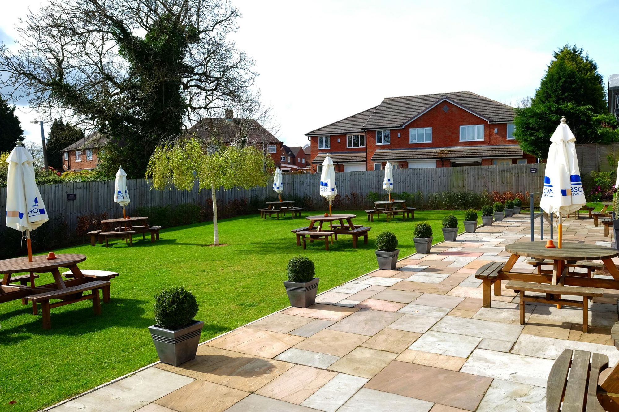 (Pub, Garden). Published on 19-04-2017