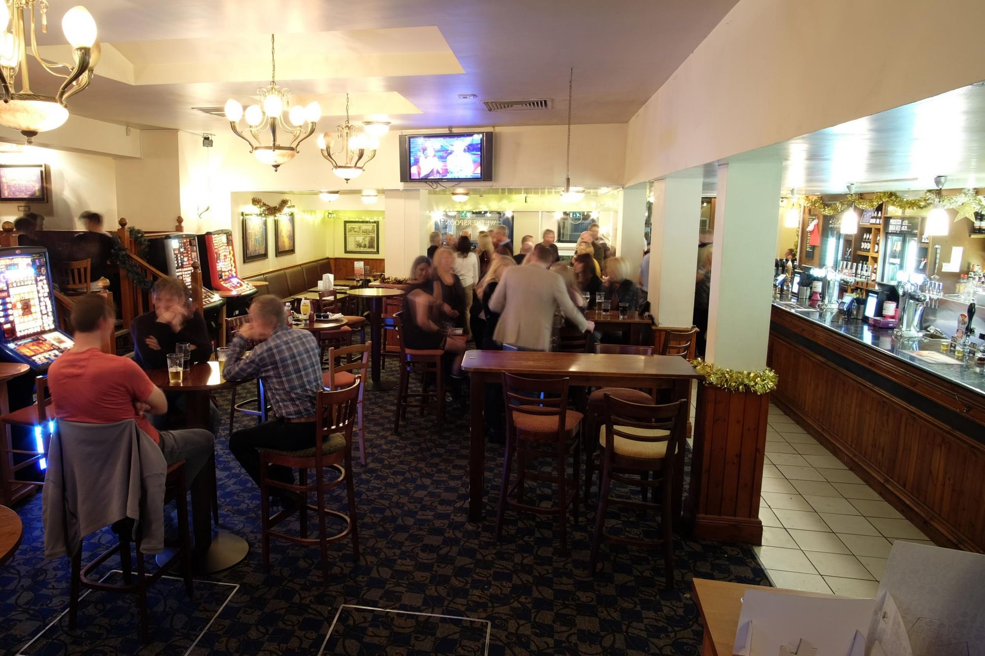(Pub, Bar). Published on 12-12-2016