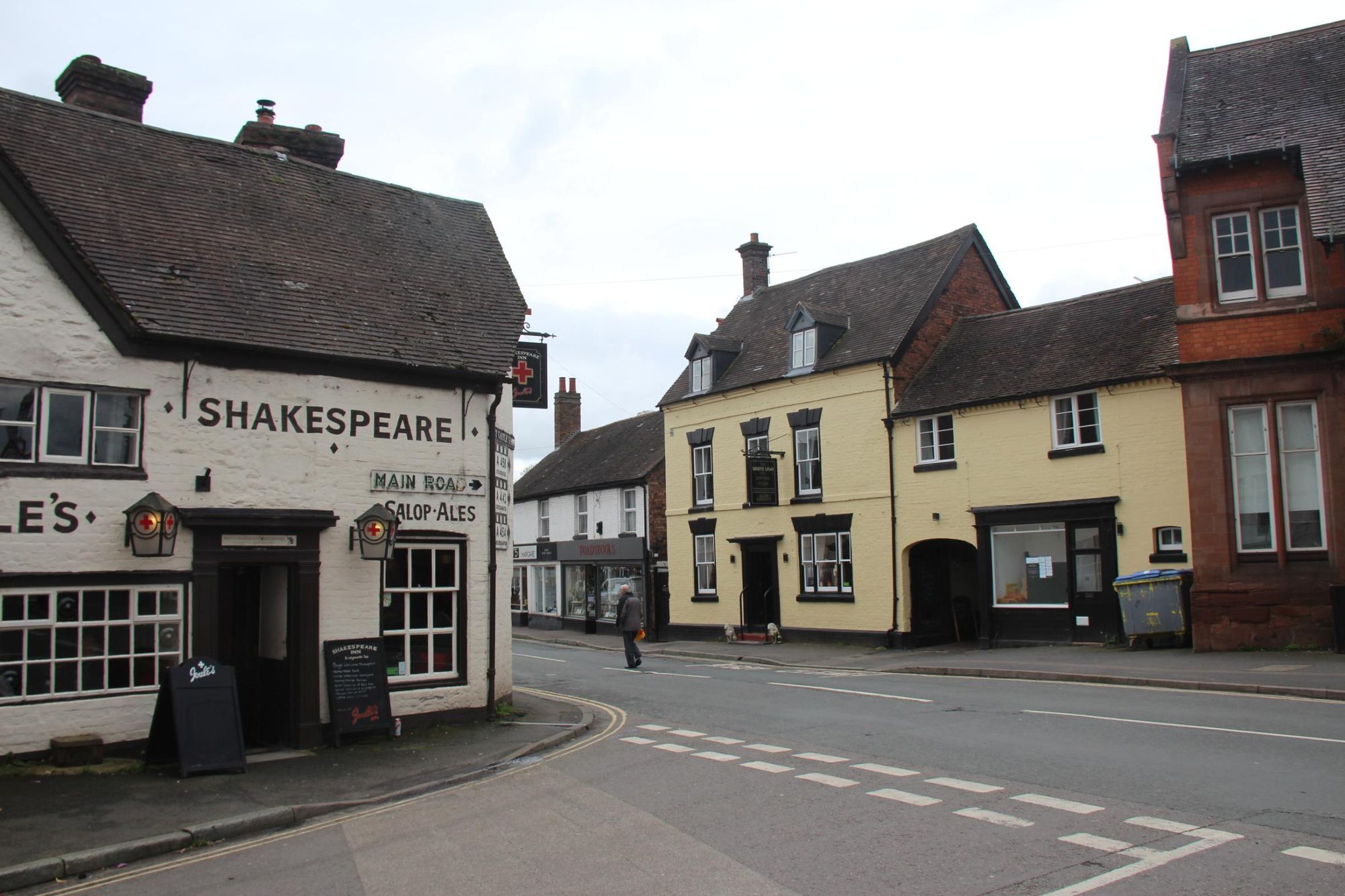 Tha Shakespeare with White Lion opposite. (Pub, External). Published on 09-04-2024